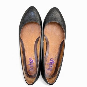 Clark’s Indigo Black Embossed Leather Flats- Size 7.5